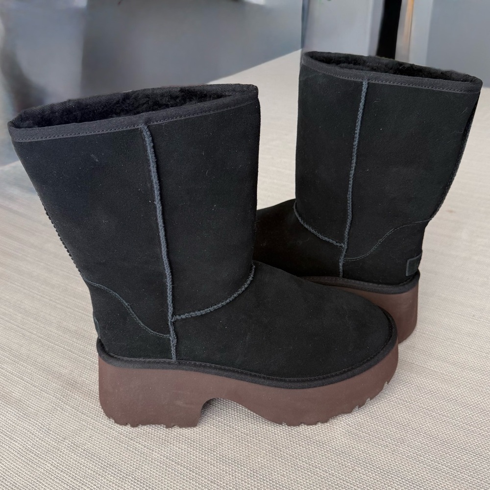 UGG CLASSIC SHORT NEW HEIGHTS BOOTS